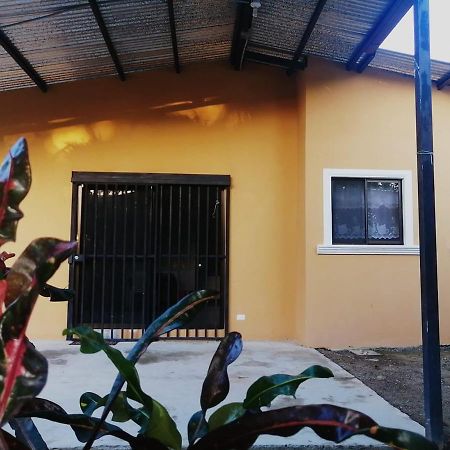 リベリア Casa Binisa Fresca Y Agradableヴィラ エクステリア 写真