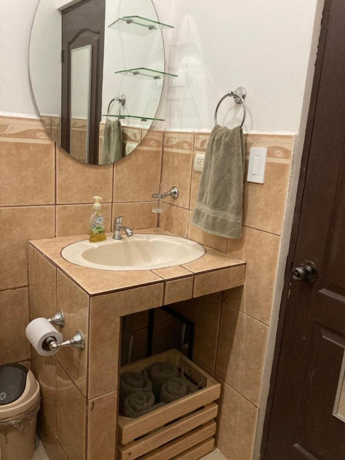 リベリア Casa Binisa Fresca Y Agradableヴィラ エクステリア 写真